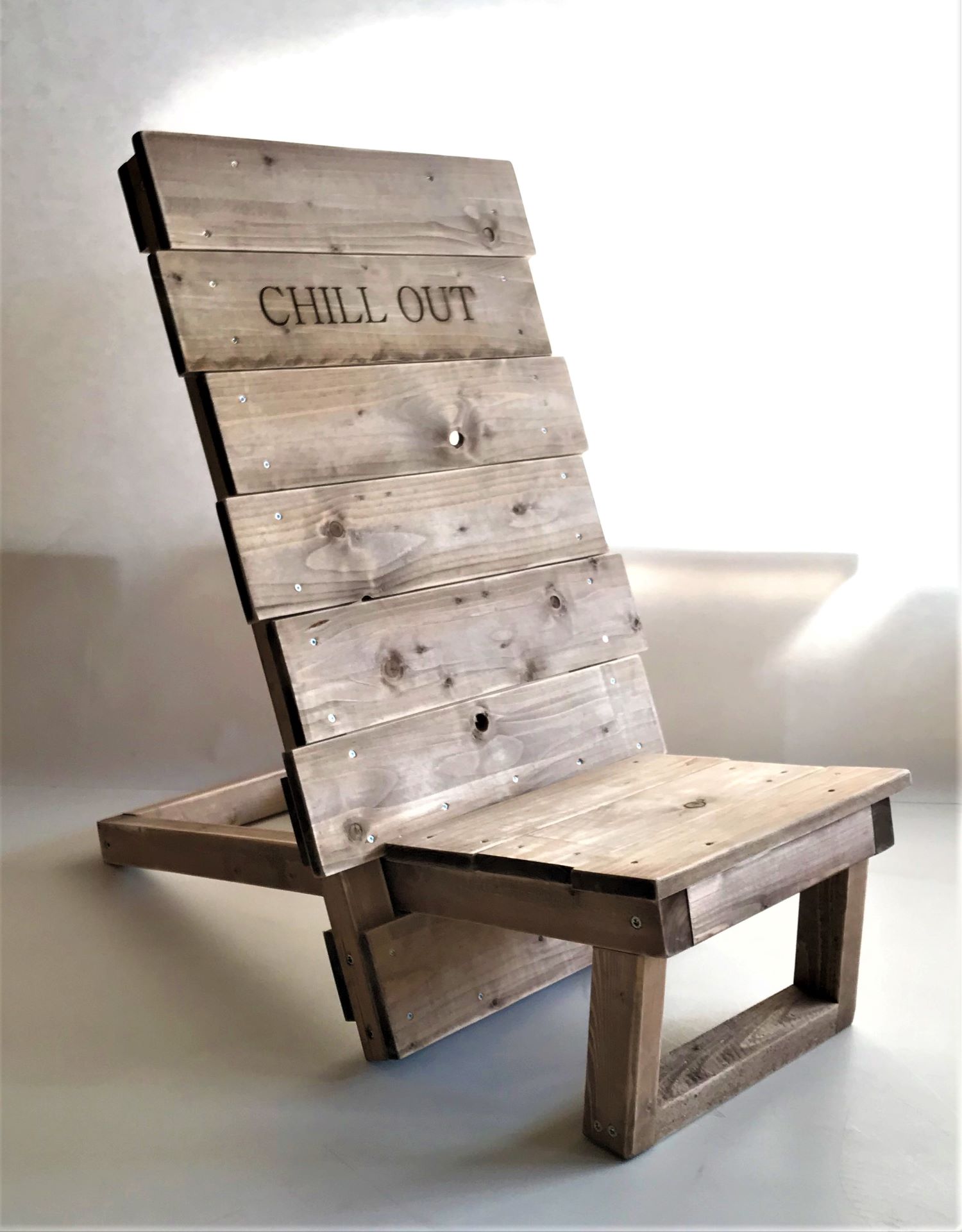Stuhl Ben Vintage gebeizt und in Handarbeit hergestellt.